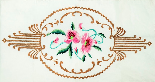 Placă brodată cu motive